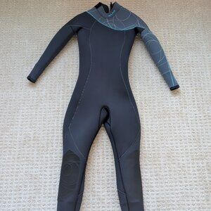 BARE Full Neoprene Wetsuit - Women’s Size 6 / 5mm - Diving/ Surfing/ Snorkeling